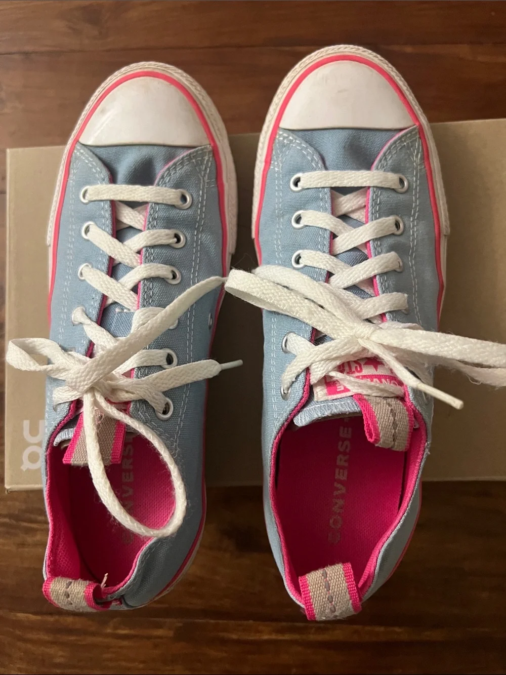 Converse junior women Low Top Canvas Sneakers in Light Blue and Hot Pink
